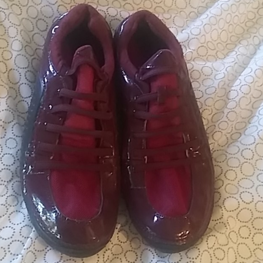Avon burgundy lightweight sneakers
